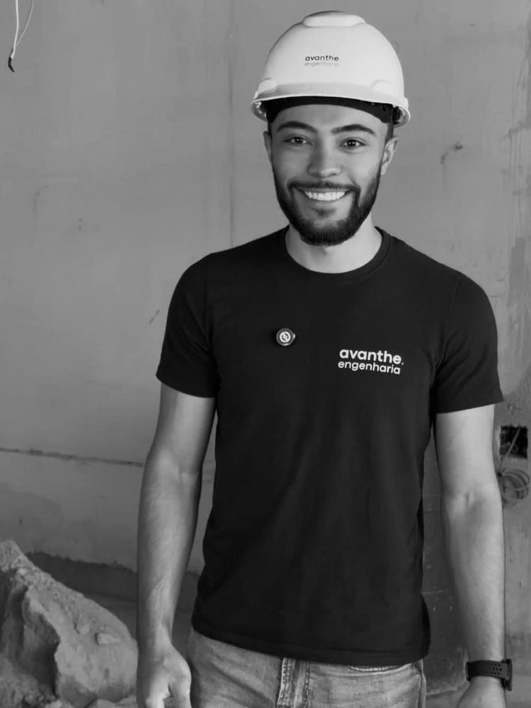 Matheus Costa, responsável técnico da Avanthe, em obra